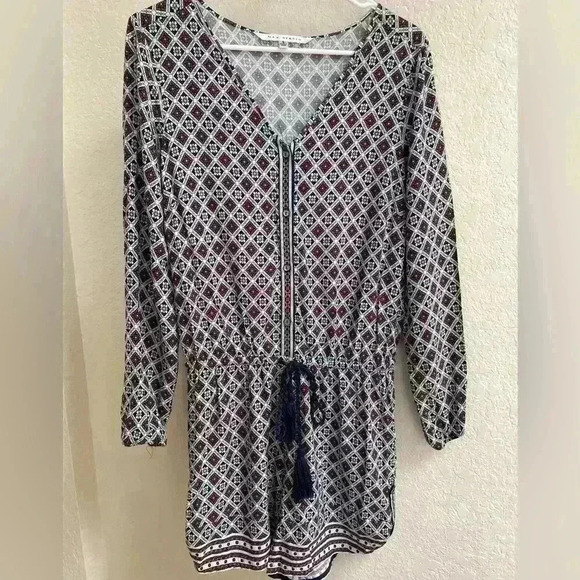 Max Studio Women’s S Long Sleeve Romper Short One Piece Great For Europe/Cruise - Picture 9 of 12